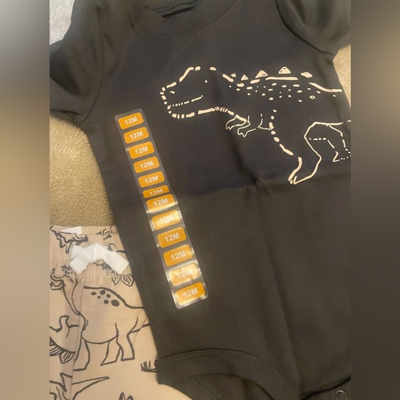Baby boy three piece dinosaur set - Picture 4 of 6